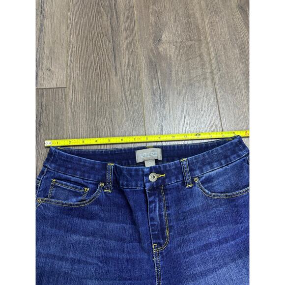 Chico’s Size 0 Embroidered Floral Jeans Medium Wash Stretch Straight Leg Boho - Picture 6 of 9